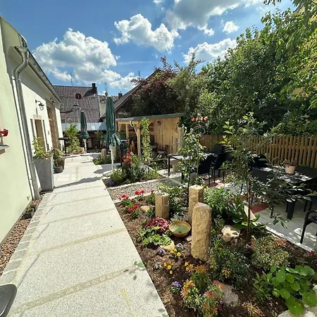 Daire Im Kuenstlerhaus Kusch